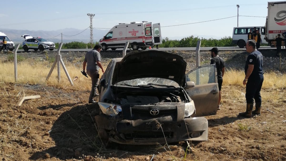 Malatya’da otomobil kontrolden çıktı, bahçeye savruldu!  3 kişi yaralandı