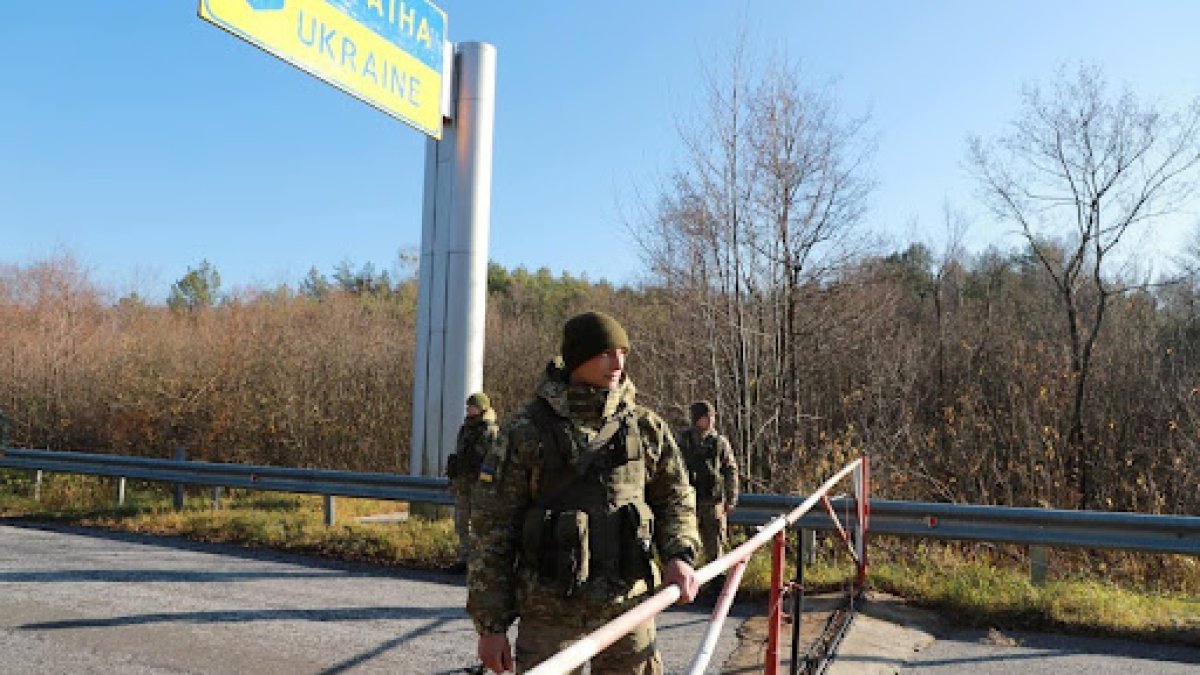 Ukrayna kapıları açtı: Üst sınır 22 yaş