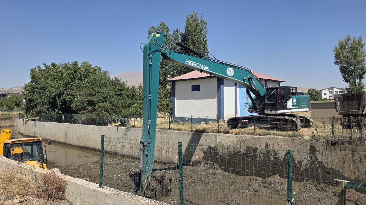 Tatvan’da dere temizliği