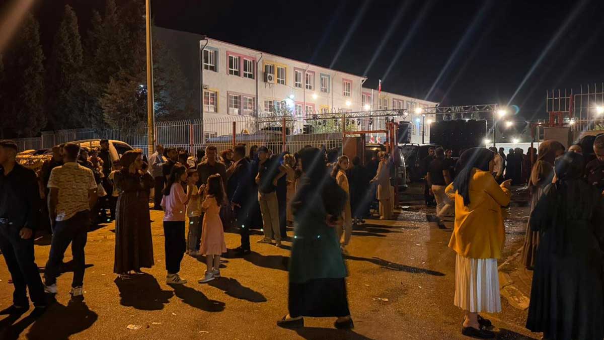 Sokak düğünü silahlı çatışmaya döndü