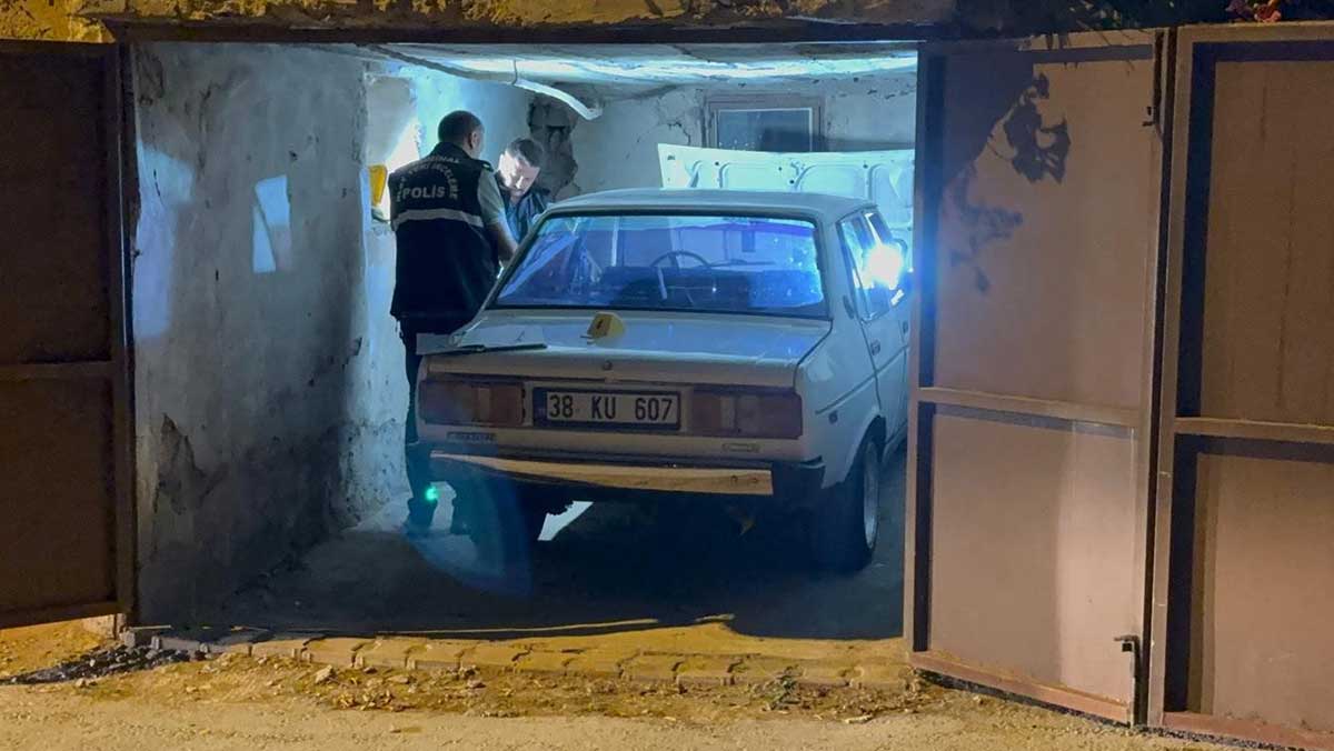 Çaldıkları otomobille kaza yapıp park ettiler