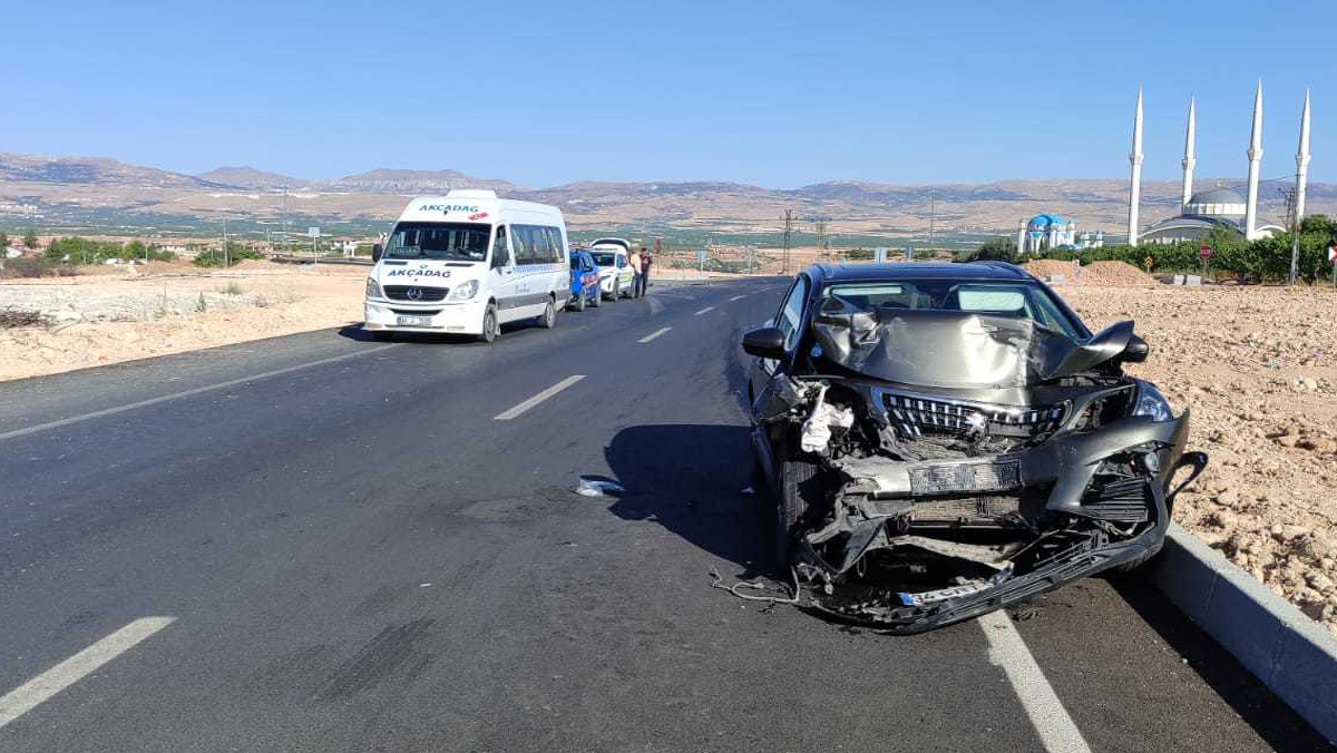 Malatya’da minibüs-otomobil ile çarpıştı! Çok sayıda kişi yaralandı