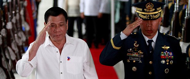 Duterte'den 'teröristleri bombalayın' talimatı