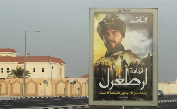 Diriliş Ertuğrul'un afişleri Katar sokaklarında