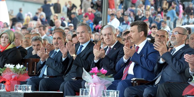 Sadir Durmaz, AKP'lilerle açılış töreninde
