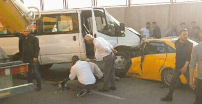 Maltepe'de korkunç kaza! 2 ölü, 3 yaralı