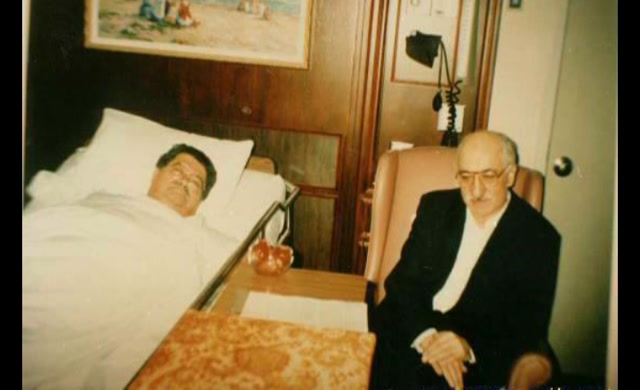Turgut Özal ve Fethullah Gülen&#39;in fotoğrafının sırrı ortaya çıktı