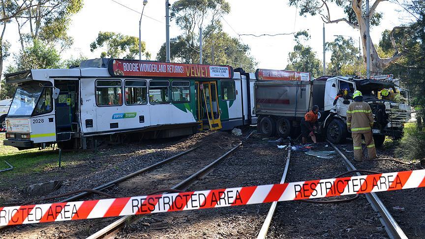 Avustralya’da tramvay ve kamyon çarpıştı