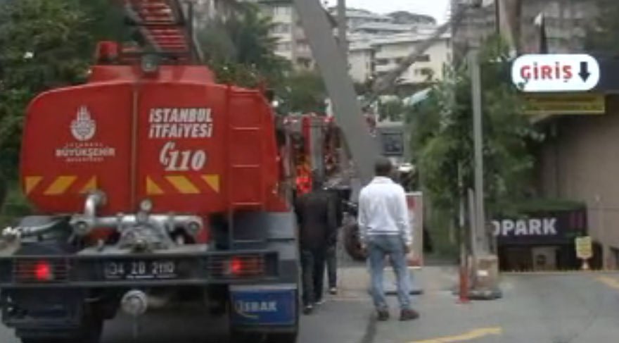 Beşiktaş'taki AVM'de yangın