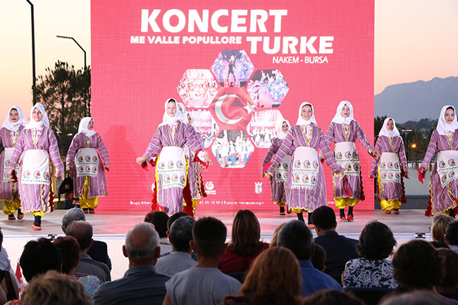 Arnavutluk'ta Türk Halk Oyunları konseri