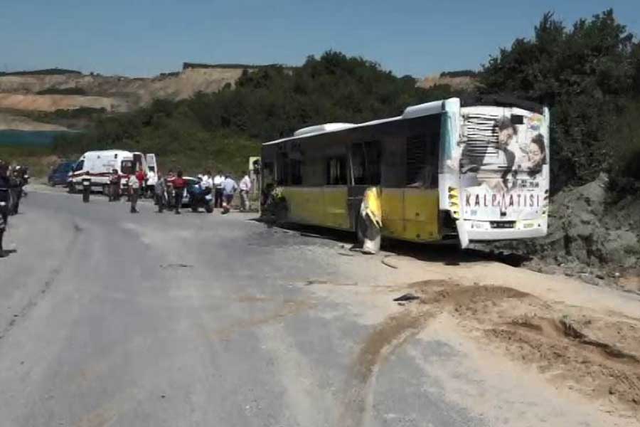 Kamyonla İETT otobüsü çarpıştı: Yaralılar var