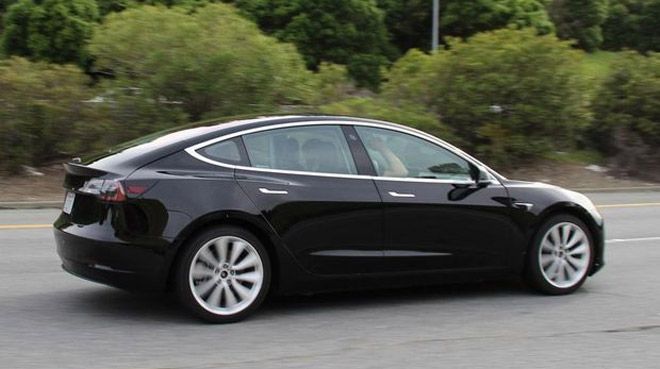 63 bin kişi Tesla Model 3 siparişini iptal etti