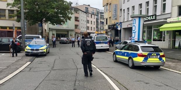 Bir bıçaklı saldırı da Almanya'da