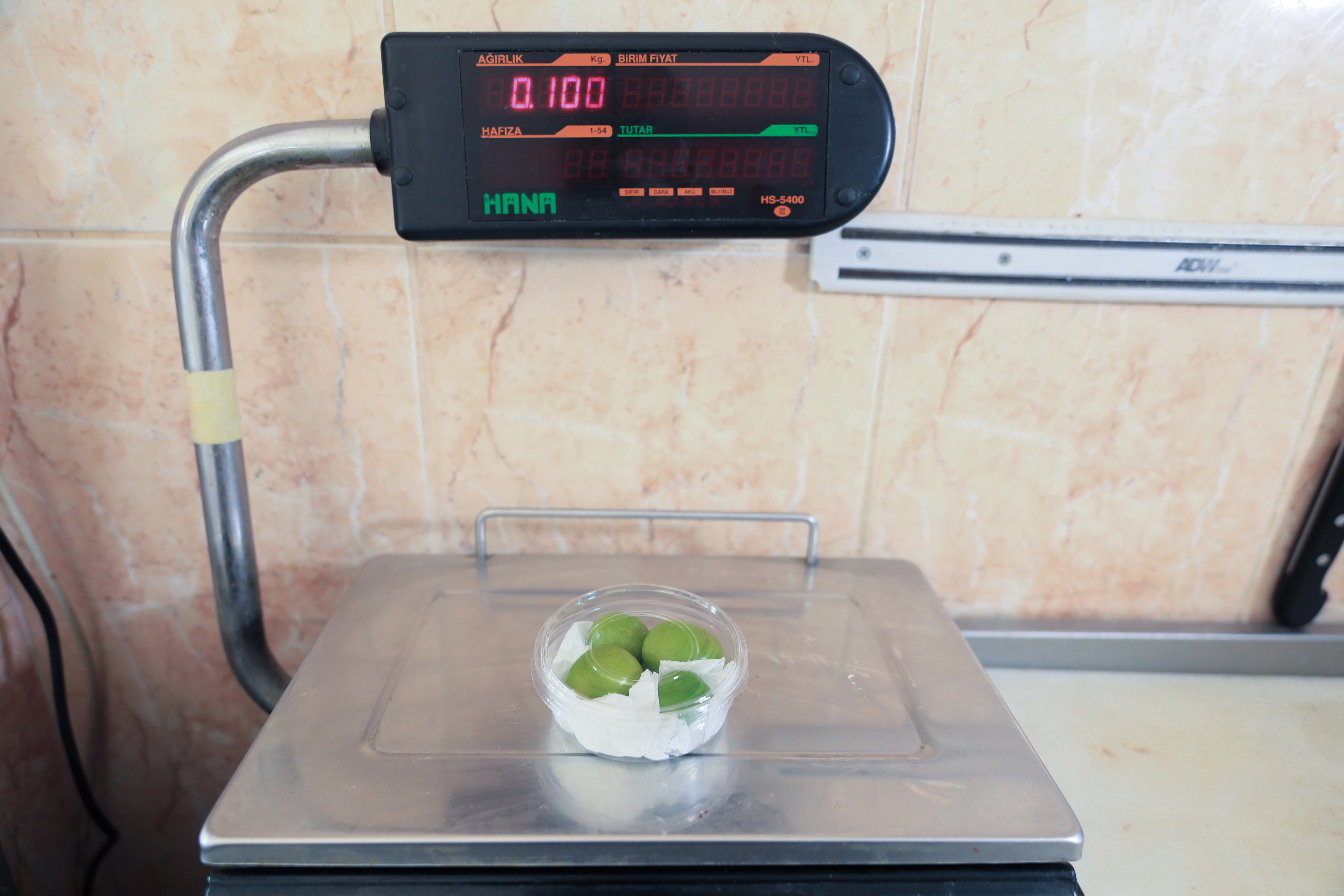 1 kilo kıyma fiyatına 4 erik. Hani hayat pahalılığı yoktu. Geçin geçinebilirsen - Resim : 2