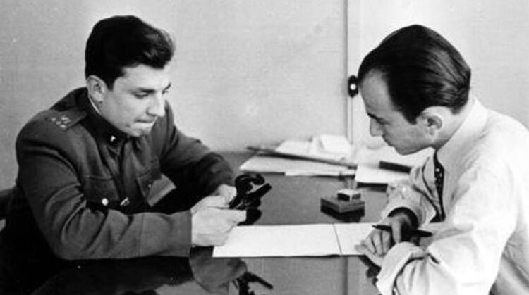 Zeki Müren’in hiç bilinmeyen askerlik fotoğrafı ortaya çıktı. Bütün mal varlığını Mehmetçik Vakfı’na bağışlamıştı - Resim : 3