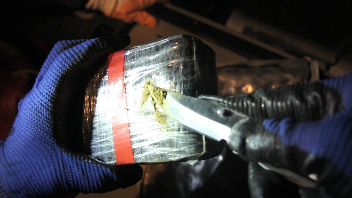 Şüpheli TIR'dan kilolarca uyuşturucu çıktı - Resim : 2