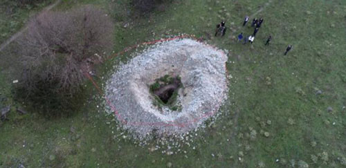 Hazine avcıları o bölgeye akın etti. İşte TEM kenarında hazine aranılan çukur - Resim : 5
