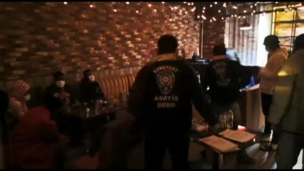 Kapalı kafeye korona baskını - Resim : 2