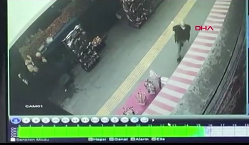 Hem bıçakladı hem kovaladı. Markette dehşet - Resim : 1