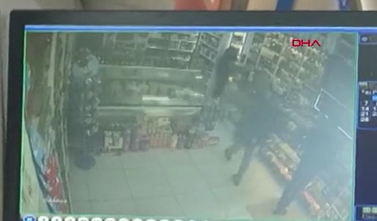 Hem bıçakladı hem kovaladı. Markette dehşet - Resim : 2