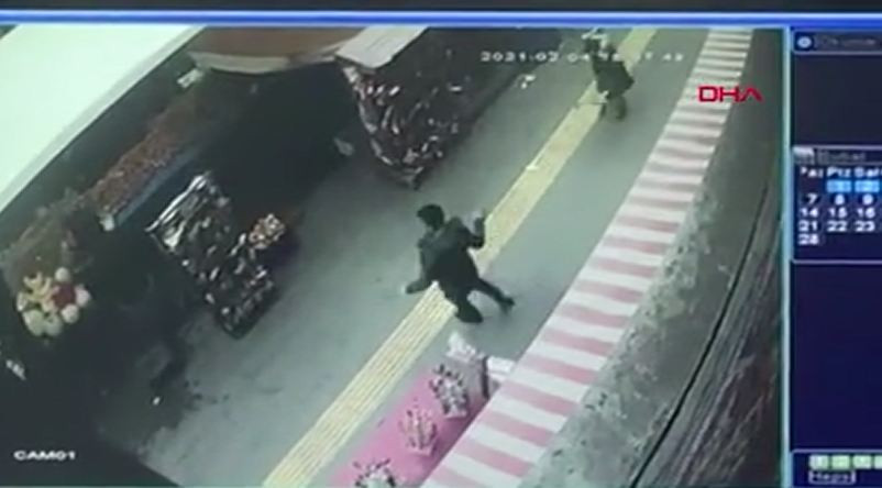 Hem bıçakladı hem kovaladı. Markette dehşet - Resim : 4