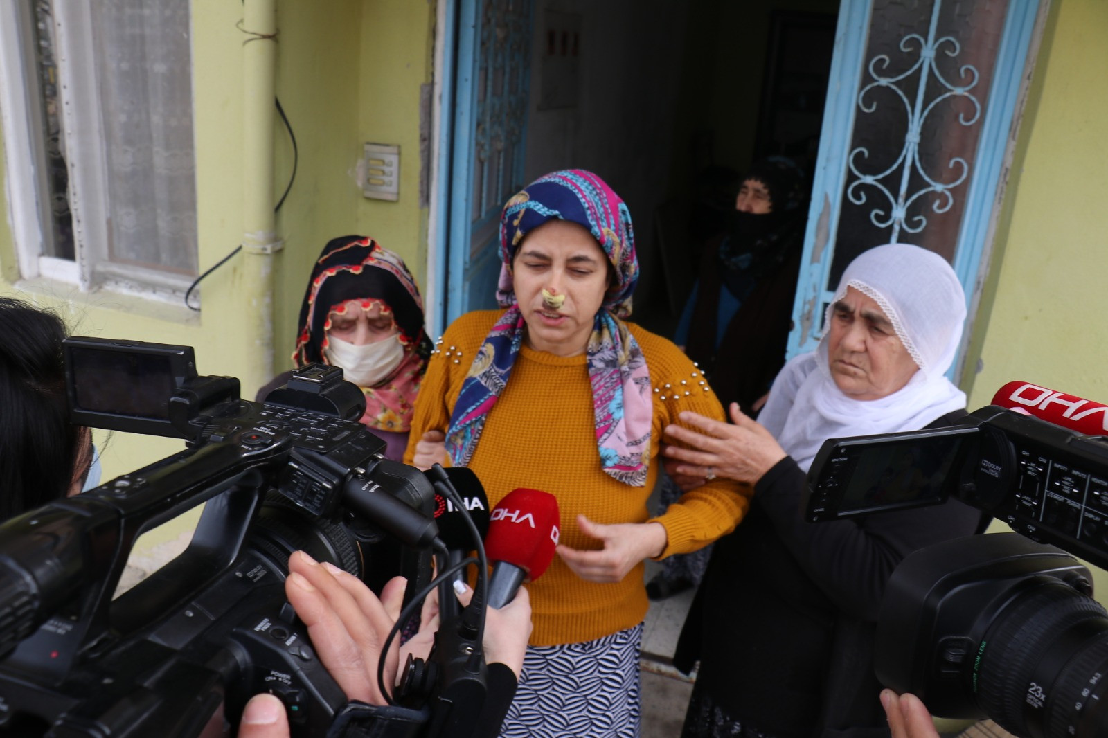 Malatya'da dehşet anları. 8 sokak köpeği genç kadını parçaladı. Boğuşma anları kamerada - Resim : 1