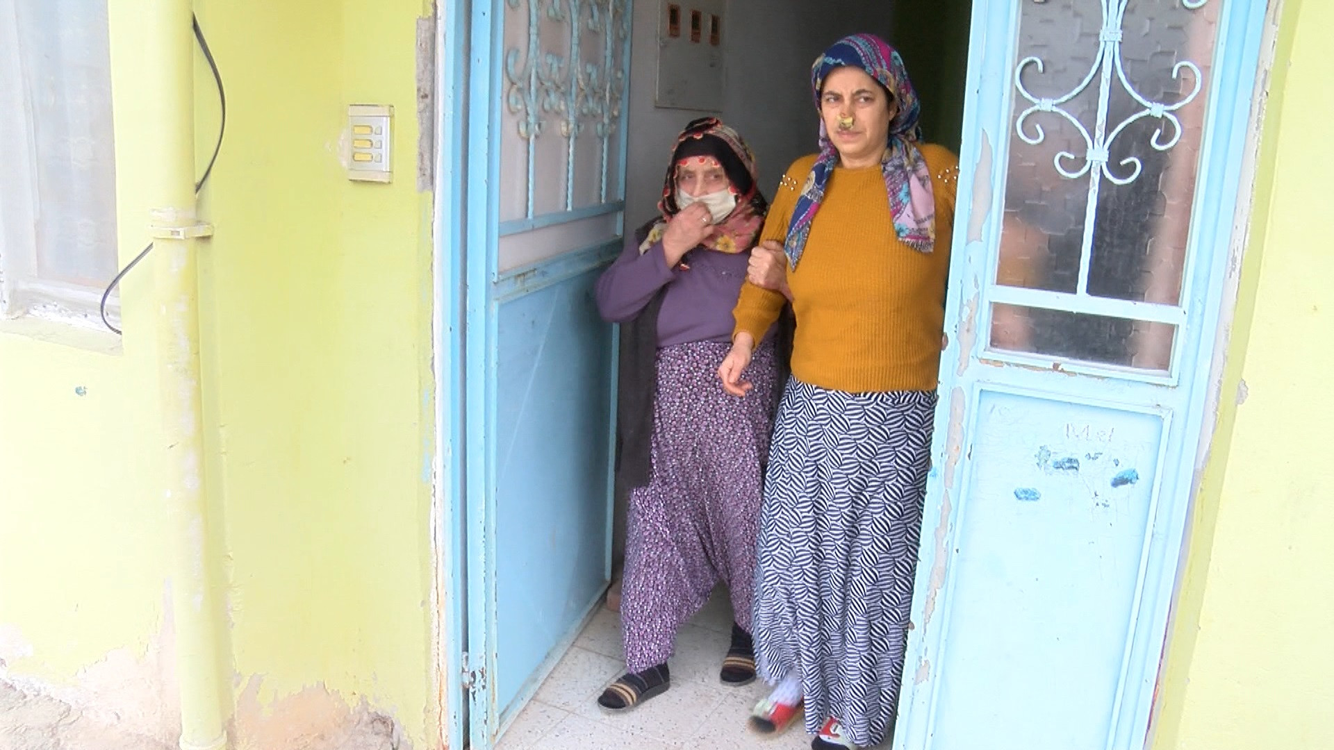 Malatya'da dehşet anları. 8 sokak köpeği genç kadını parçaladı. Boğuşma anları kamerada - Resim : 3