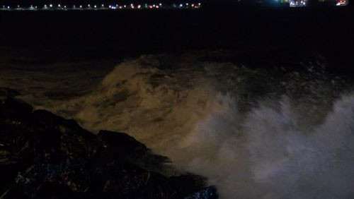 İstanbul gece kabusu yaşadı. Çatılar uçtu balkonlar çöktü - Resim : 1
