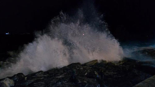 İstanbul gece kabusu yaşadı. Çatılar uçtu balkonlar çöktü - Resim : 3