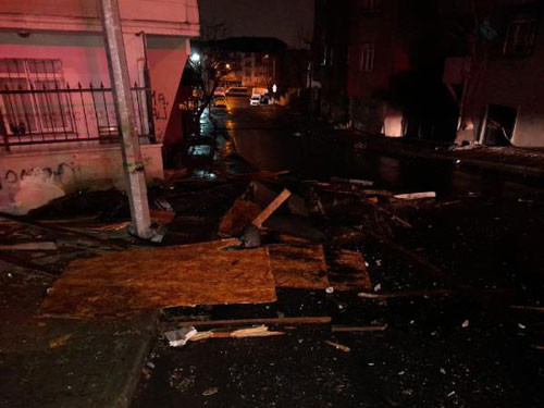 İstanbul gece kabusu yaşadı. Çatılar uçtu balkonlar çöktü - Resim : 9