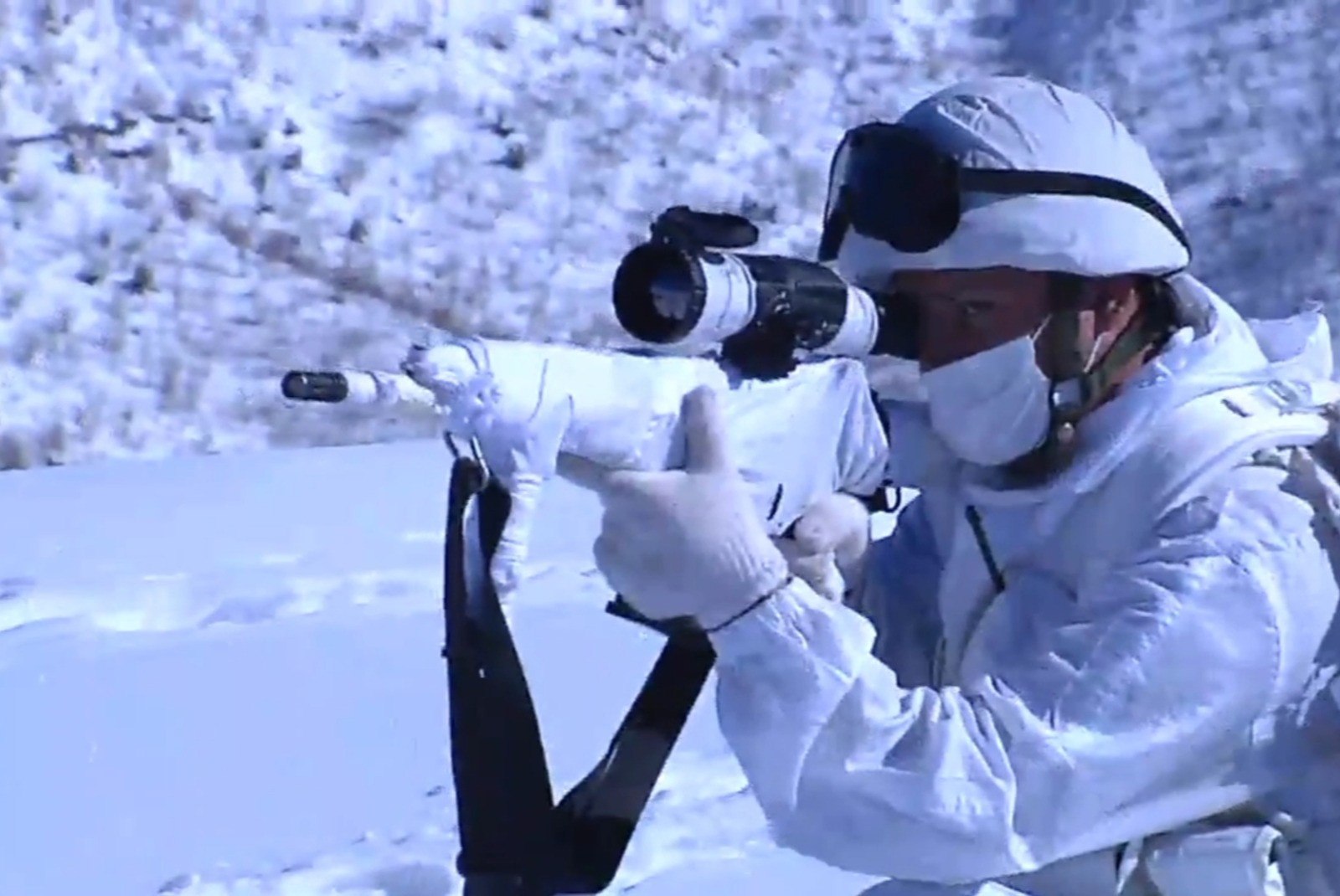 Mehmetçiklerimiz her şartta terörle mücadele ediyor - Resim : 2