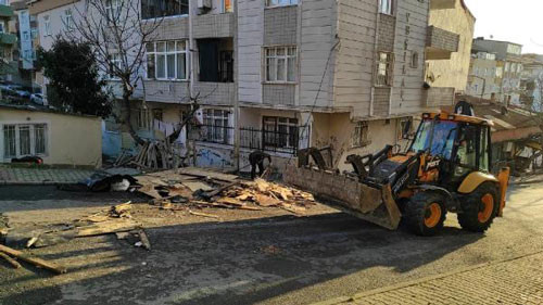 Bir gecede 193 çatı uçtu 191 araç hurdaya döndü. AFAD İstanbul'daki ağır bilançoyu açıkladı. - Resim : 5