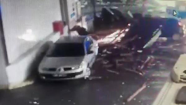 İstanbul'da ölüm kalım anı ses kaydına yansıdı. Camlar tuz buz oldu - Resim : 3