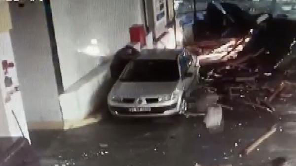 İstanbul'da ölüm kalım anı ses kaydına yansıdı. Camlar tuz buz oldu - Resim : 4