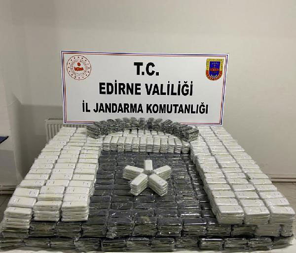 Şüpheli araçtan 3 bin 500 cep telefonu çıktı - Resim : 1