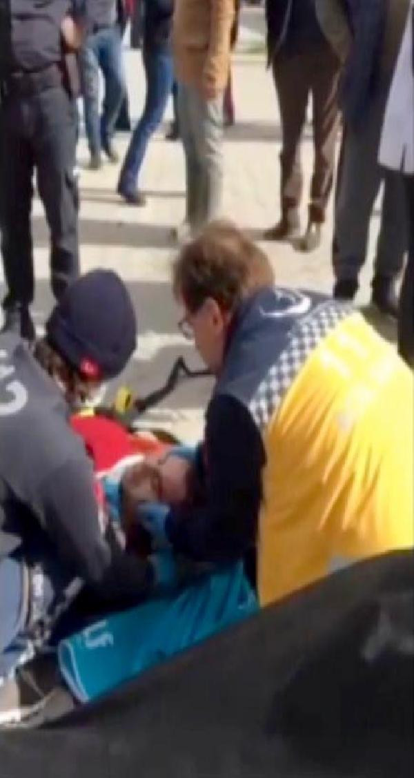 Ters şeritten gelen kamyonet otomobille çarpıştı - Resim : 2