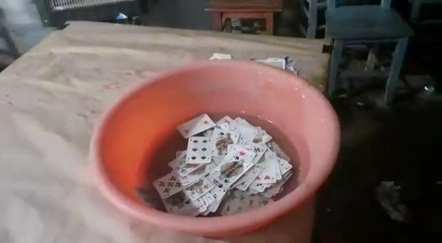 Metruk binada kumar oynarken yakalandılar - Resim : 1