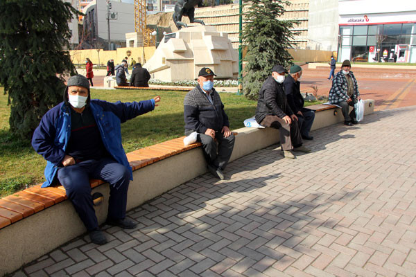 Heykel Bolu'yu ikiye böldü - Resim : 3
