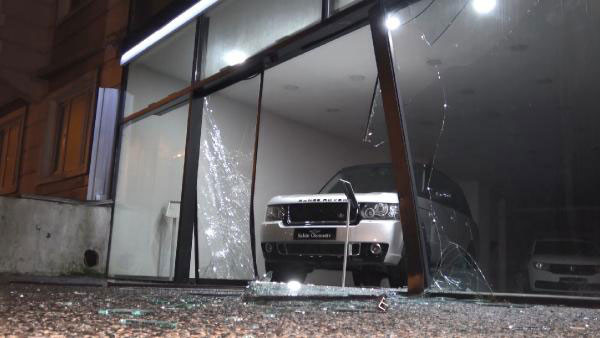 Hırsızların yöntemi polisleri bile şok etti. Bursa'da film sahnesi gibi soygun - Resim : 2