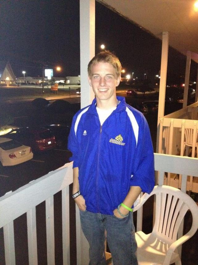 Mezarlıkta çektiği fotoğrafa evde bakınca kekelemeye başladı. İki mezarın arasındaydı - Resim : 3