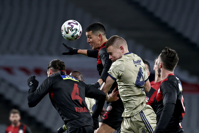 Fenerbahçe, Karagümrük deplasmanında nefes aldı - Resim : 1