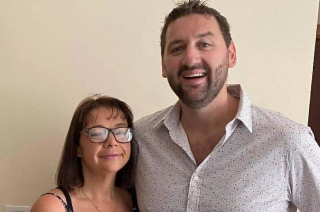 İş seyahatine giden adam eve döndüğünde karısını tanıyamadı. Kapıdan çıkıp yeniden eve girdi - Resim : 2