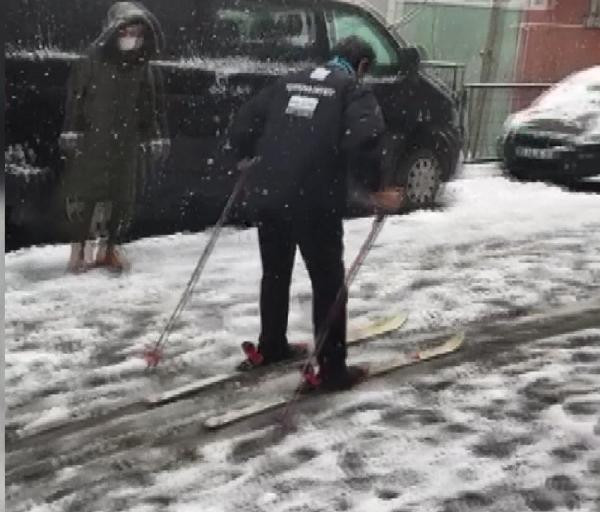 Karla kaplanan sokakta kayak keyfi - Resim : 3