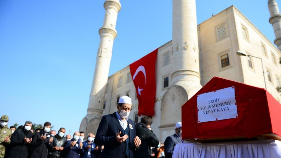 Gara şehitleri son yolculuklarına uğurlanıyor - Resim : 2