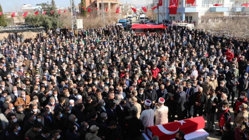 Gara şehitleri son yolculuklarına uğurlanıyor - Resim : 4