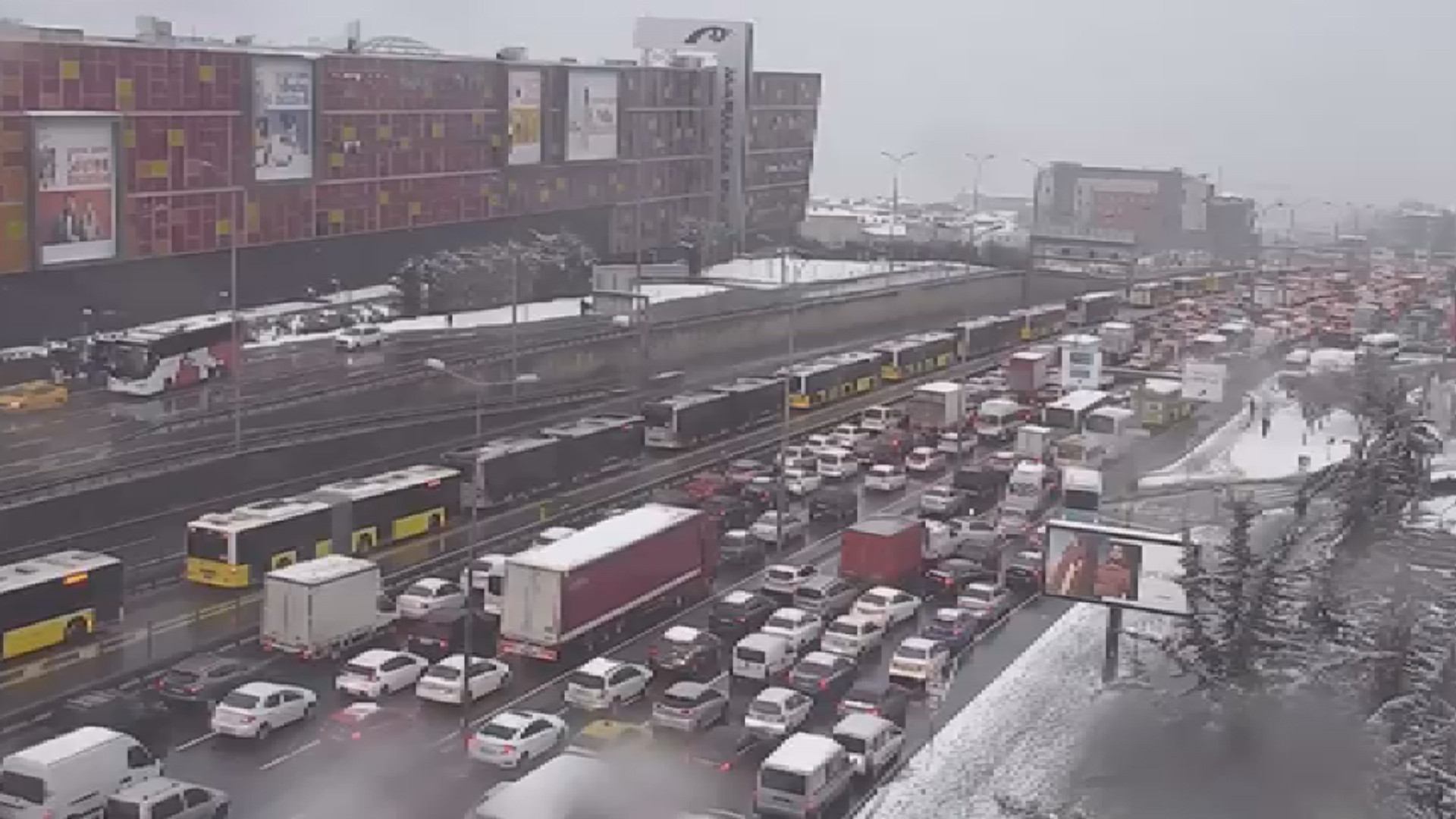 Eve gideceğim diye sevinmeyin İstanbul'da trafik felç - Resim : 2