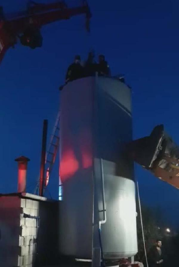 Karı koca su deposunda ölmek üzereydi. Son anda kurtuldular - Resim : 2