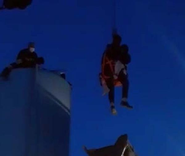 Karı koca su deposunda ölmek üzereydi. Son anda kurtuldular - Resim : 4