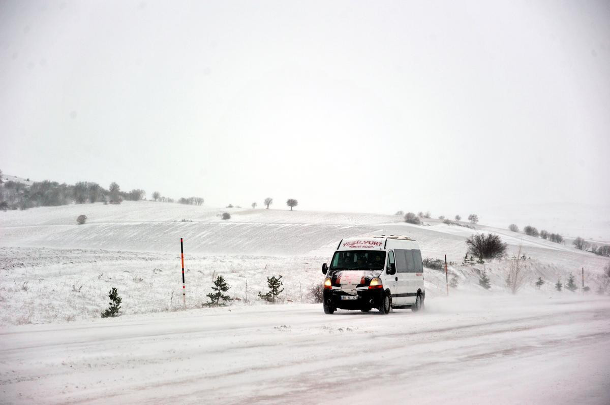 Yozgat'ta 86 köy yolu ulaşıma kapandı - Resim : 2