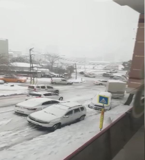 Kayan aracı durdurmak isterken ölümden döndü. Yollar buz pistine dönüştü - Resim : 5